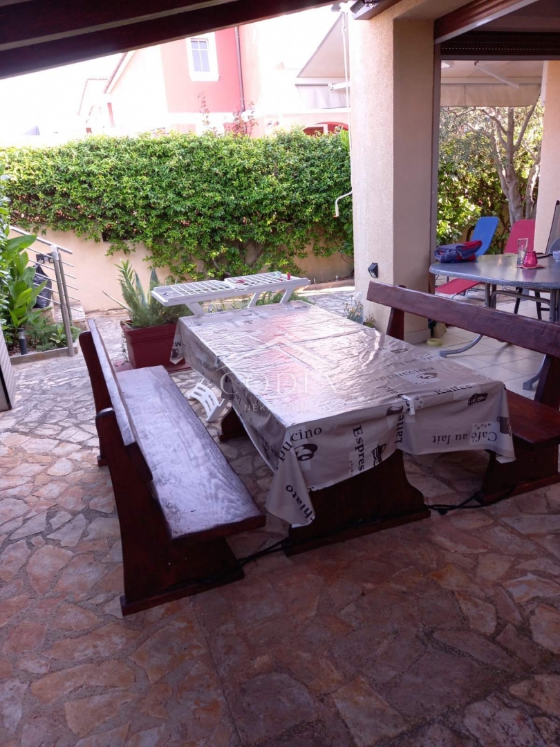 Banjole, Volme – enosobno stanovanje naprodaj s parkiriščem