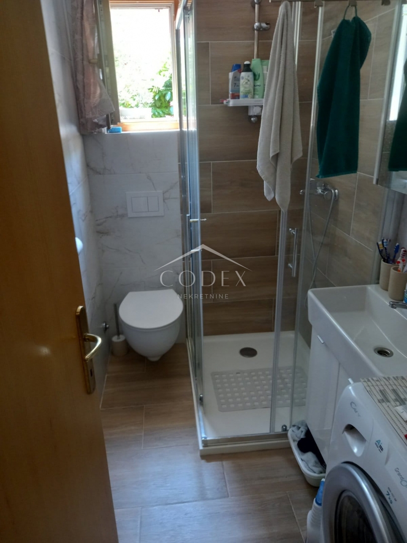 Banjole, Volme – enosobno stanovanje naprodaj s parkiriščem