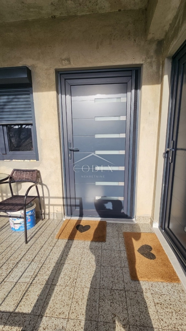 Novi Vinodolski – prodaja treh stanovanj z vrtom in parkiriščem