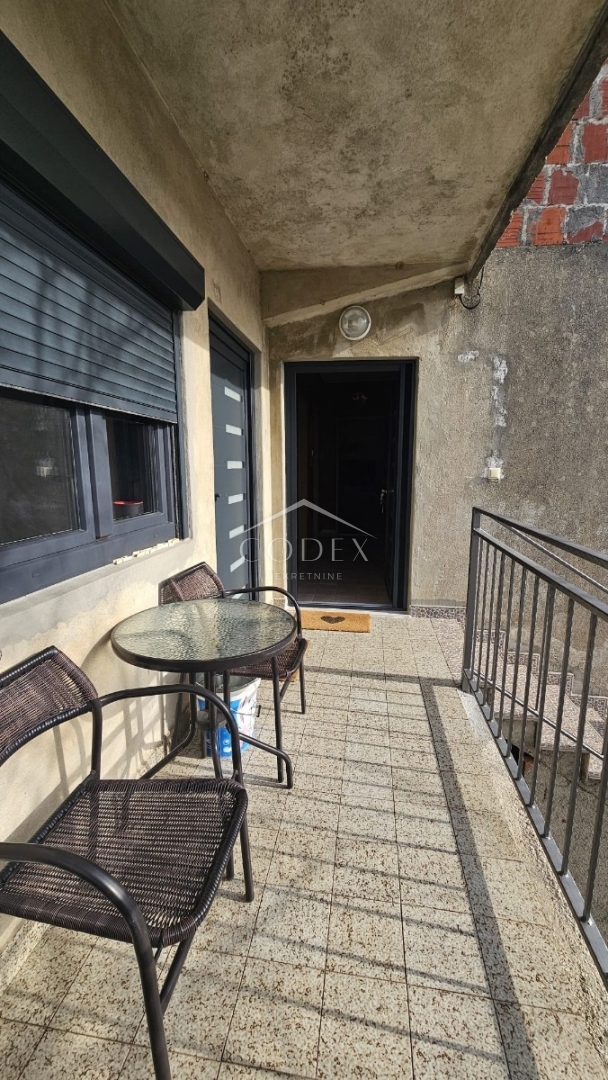 Novi Vinodolski – prodaja treh stanovanj z vrtom in parkiriščem