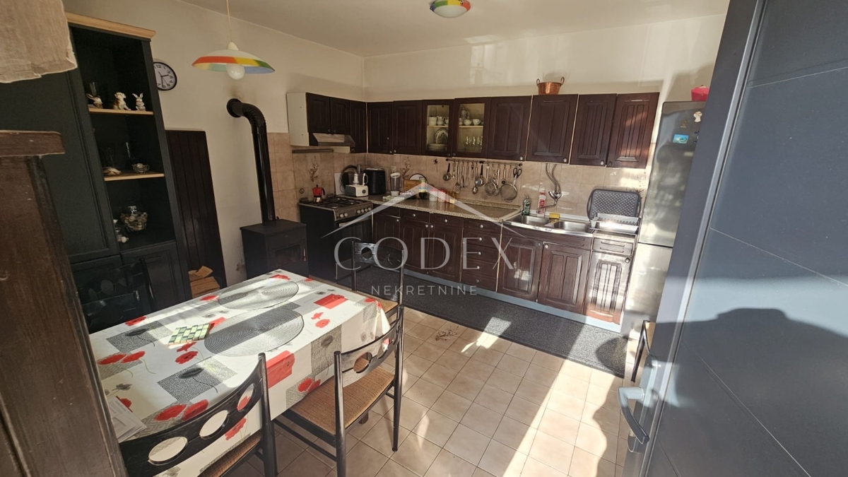 Novi Vinodolski – prodaja treh stanovanj z vrtom in parkiriščem