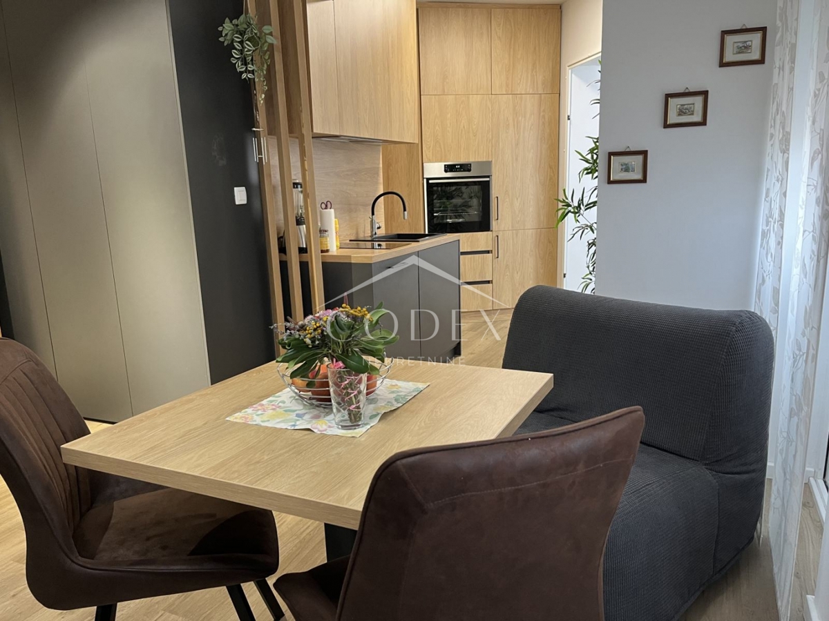 Crikvenica – prodaja 2 modernih apartmajev, 100 m od morja!