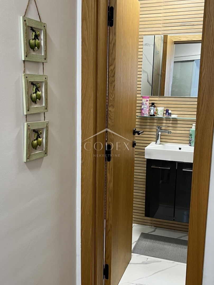 Crikvenica – prodaja 2 modernih apartmajev, 100 m od morja!