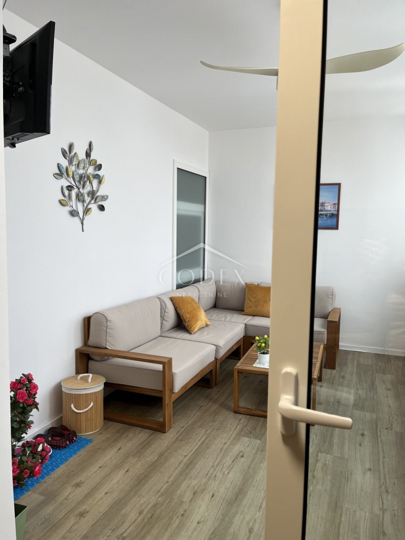 Crikvenica – prodaja 2 modernih apartmajev, 100 m od morja!