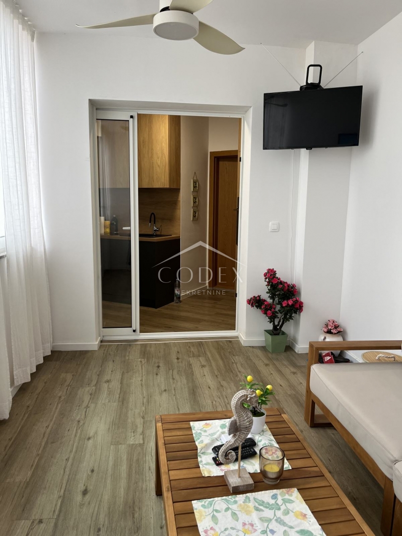 Crikvenica – prodaja 2 modernih apartmajev, 100 m od morja!