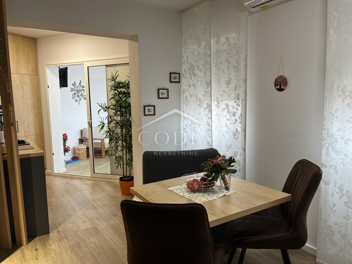 Crikvenica – prodaja 2 modernih apartmajev, 100 m od morja!