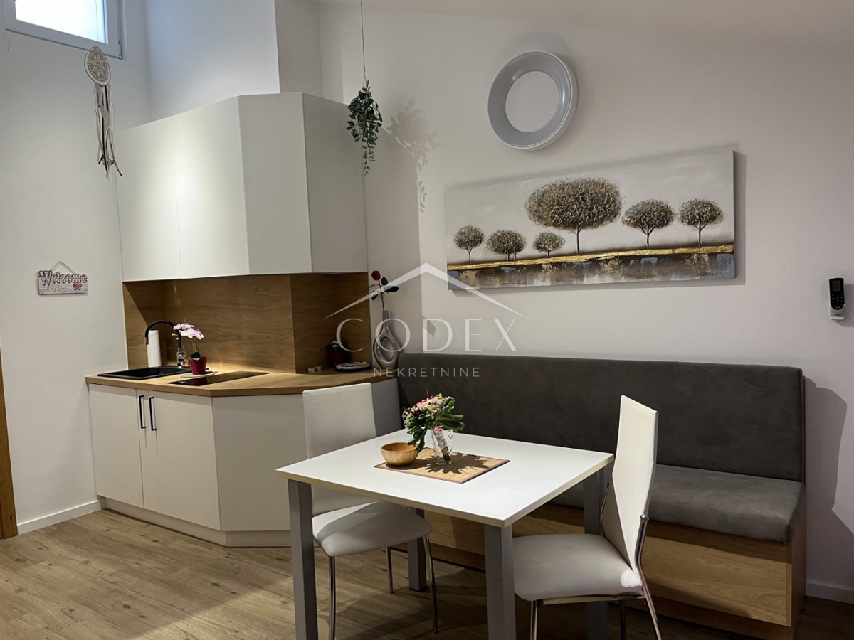 Crikvenica – prodaja 2 modernih apartmajev, 100 m od morja!