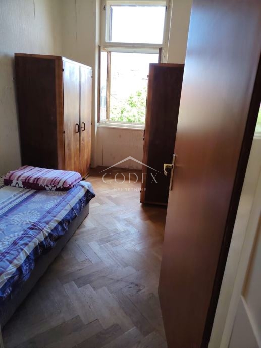 Opatija center – prostorno stanovanje z balkonom, 1 min od morja