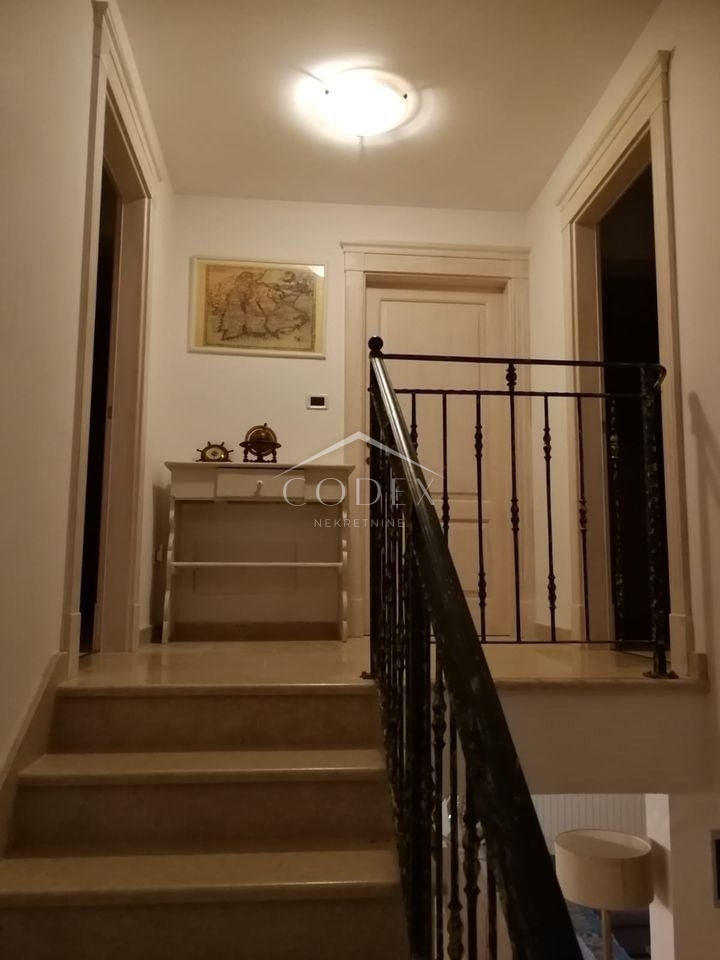 Labin - prodaja čudovite hiše z bazenom
