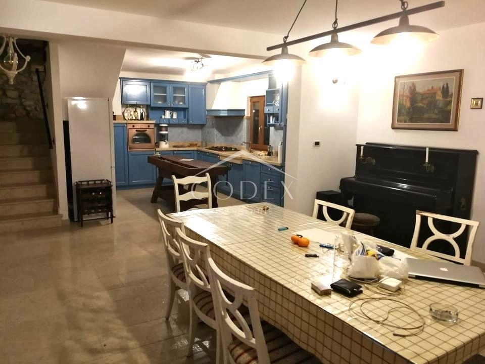 Labin - prodaja čudovite hiše z bazenom
