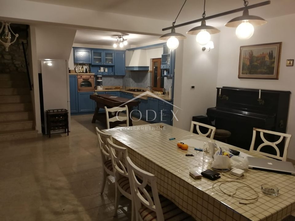 Labin - prodaja čudovite hiše z bazenom