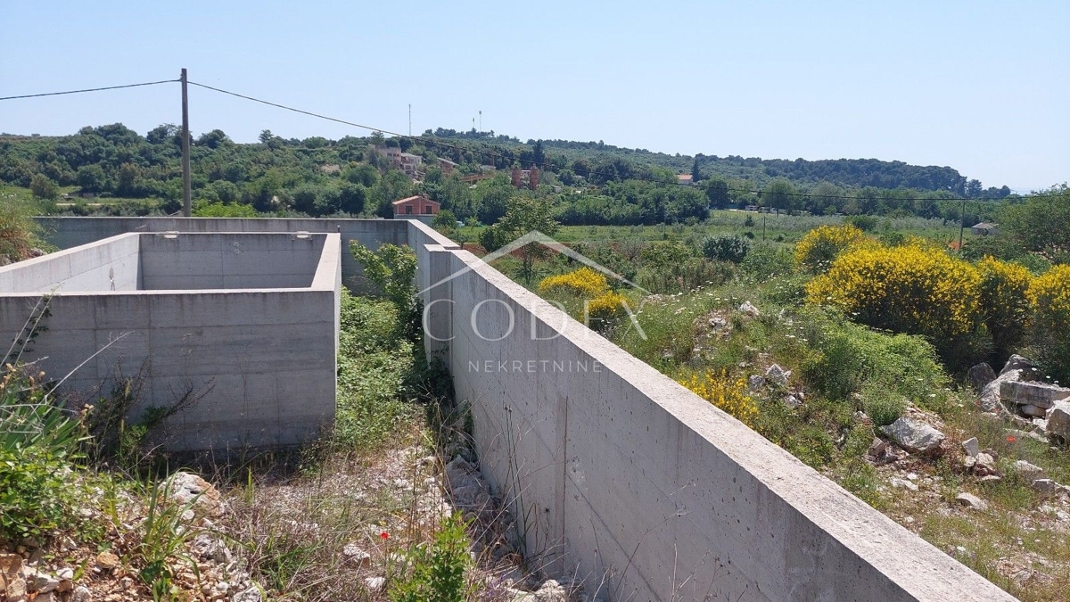 Rovinj - prodaja gradbena zemljišča z gradbenim dovoljenjem