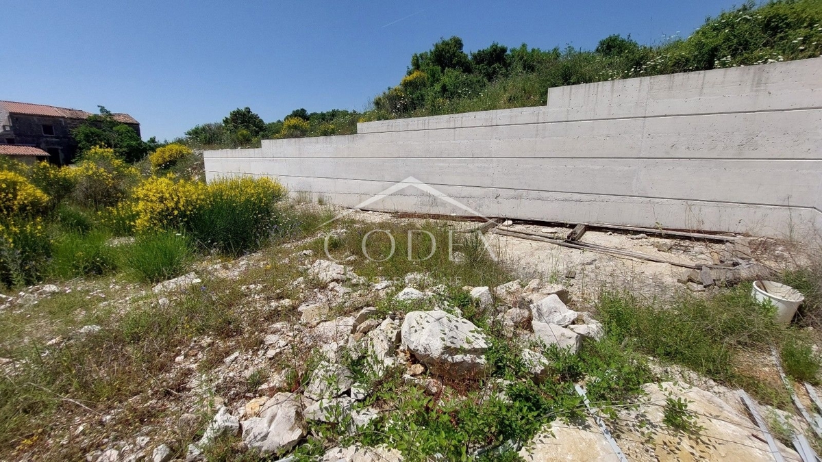 Rovinj - prodaja gradbena zemljišča z gradbenim dovoljenjem
