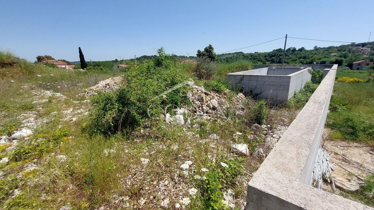 Rovinj - prodaja gradbena zemljišča z gradbenim dovoljenjem