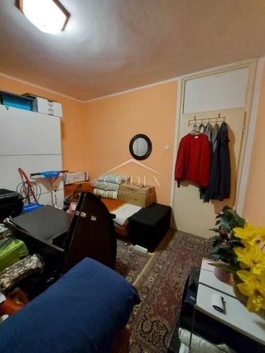 Poreč - etaža hiše z 2 apartmajema za obnovo