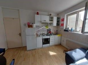 Poreč - etaža hiše z 2 apartmajema za obnovo