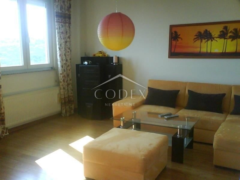 Škurinje - prodaja dvoetažnega apartmaja s pogledom na morje