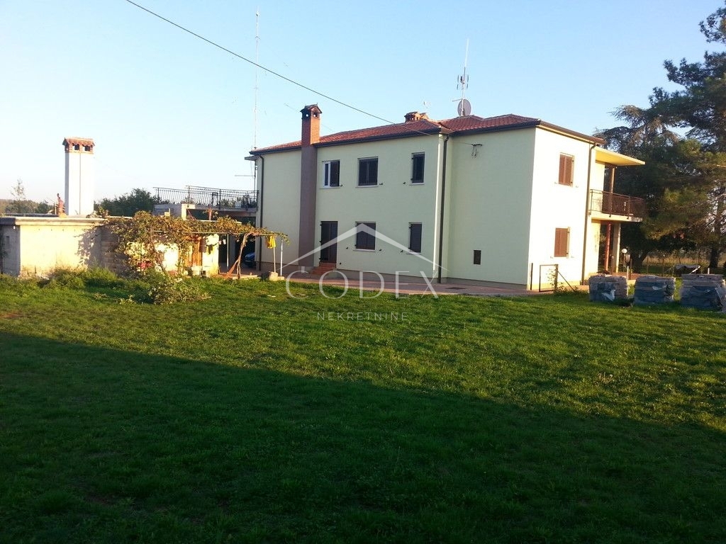 Brtonigla - posest z zazidljivim zemljiščem, 8350 m2