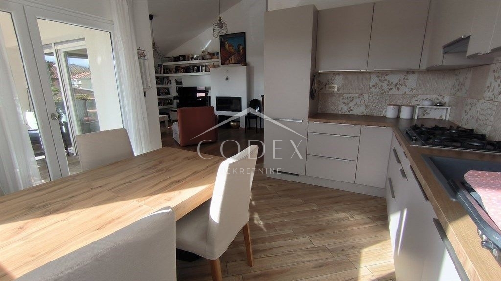 Kastav - prodaja luksuznega penthousea s pogledom na morje