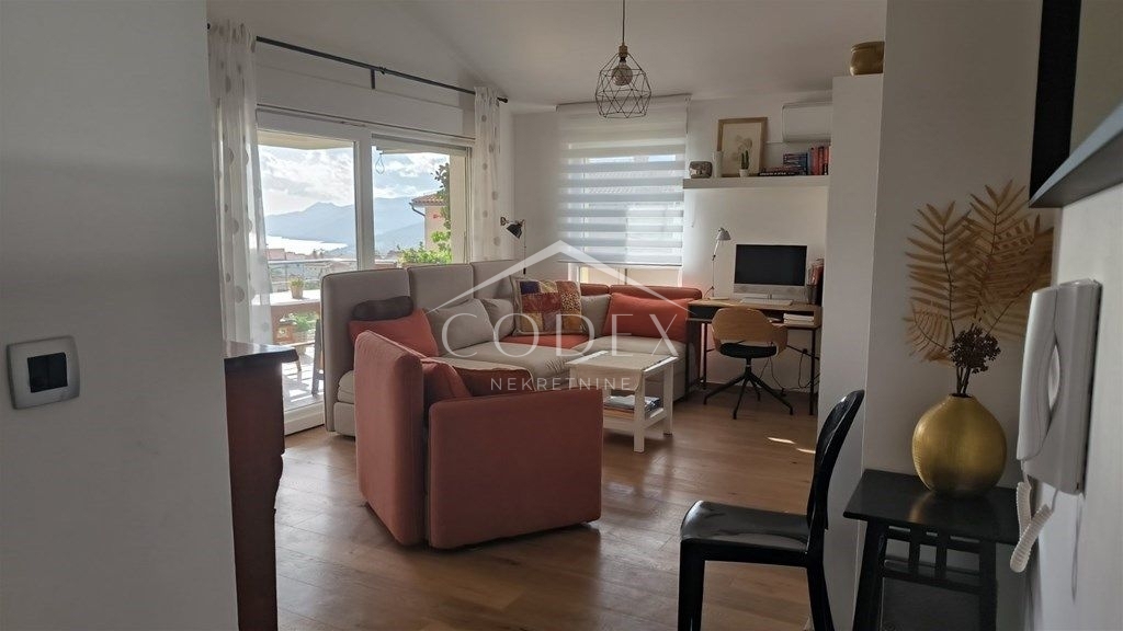 Kastav - prodaja luksuznega penthousea s pogledom na morje