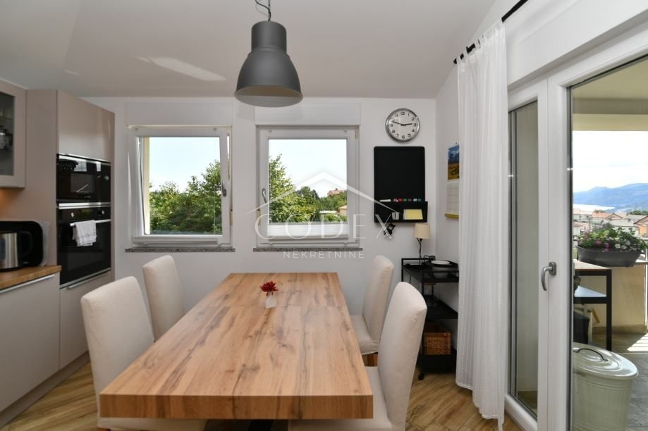 Kastav - prodaja luksuznega penthousea s pogledom na morje