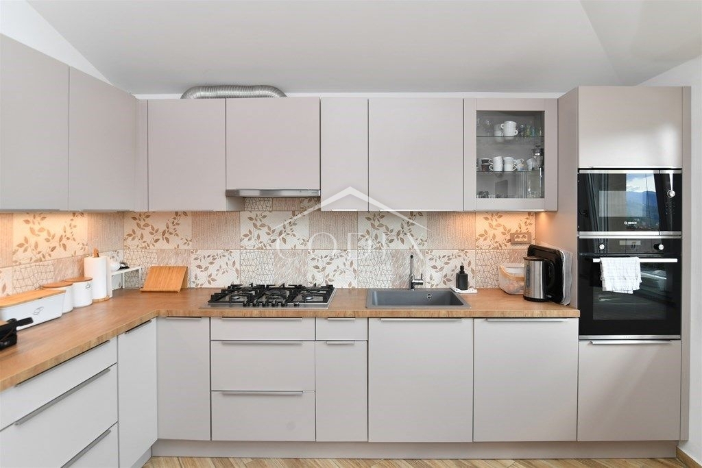 Kastav - prodaja luksuznega penthousea s pogledom na morje