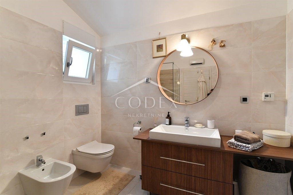 Kastav - prodaja luksuznega penthousea s pogledom na morje
