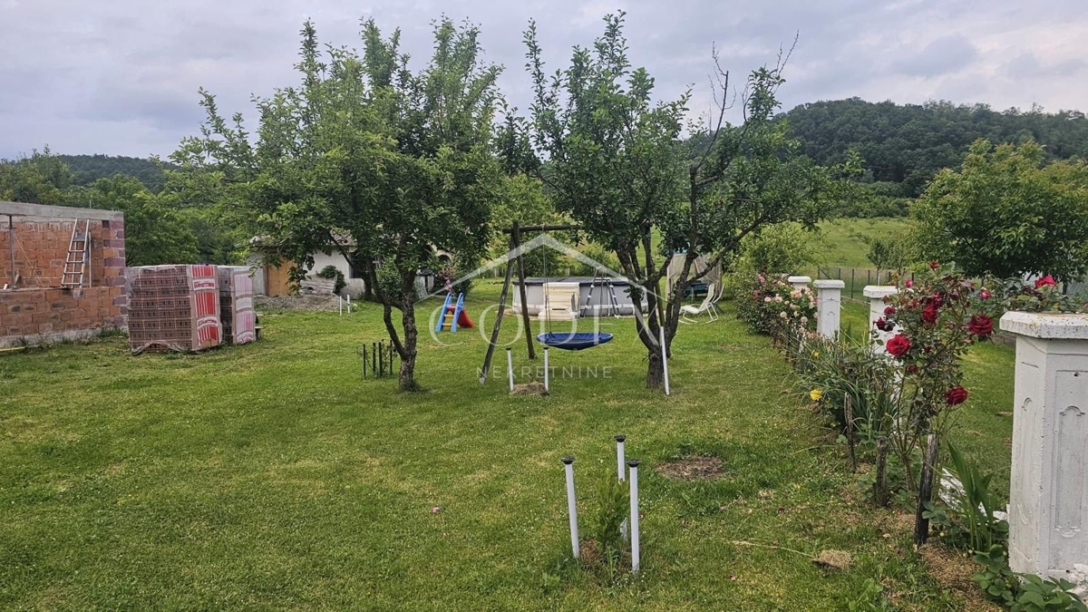 Okučani - prodaja hiše s prostornim vrtom