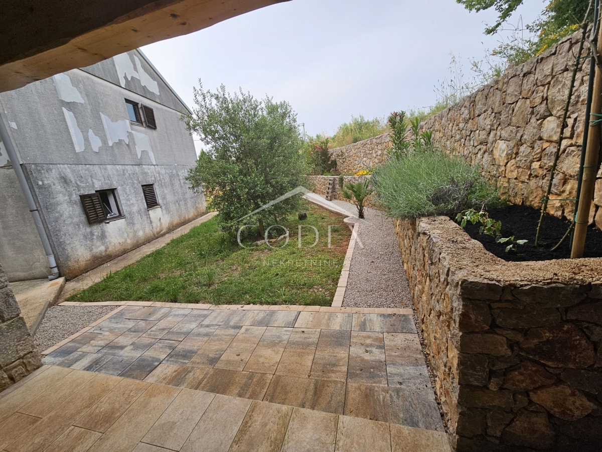 Malinska - hiša s projektom in dovoljenjem za obnovo