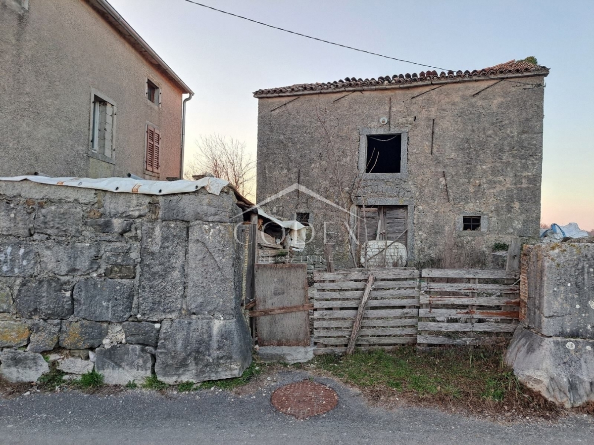 Pazin - hiša za adaptacijo