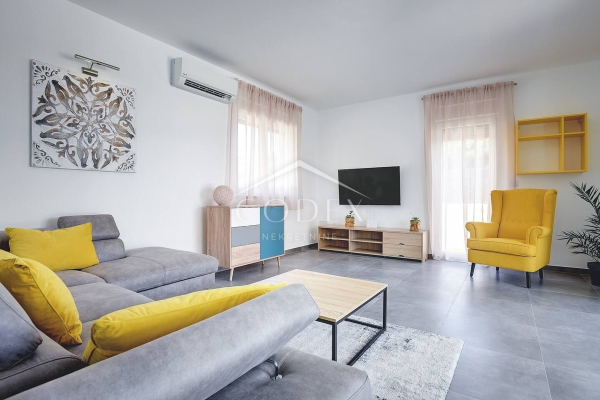 Pula, Šikići - prodaja moderne hiše z bazenom
