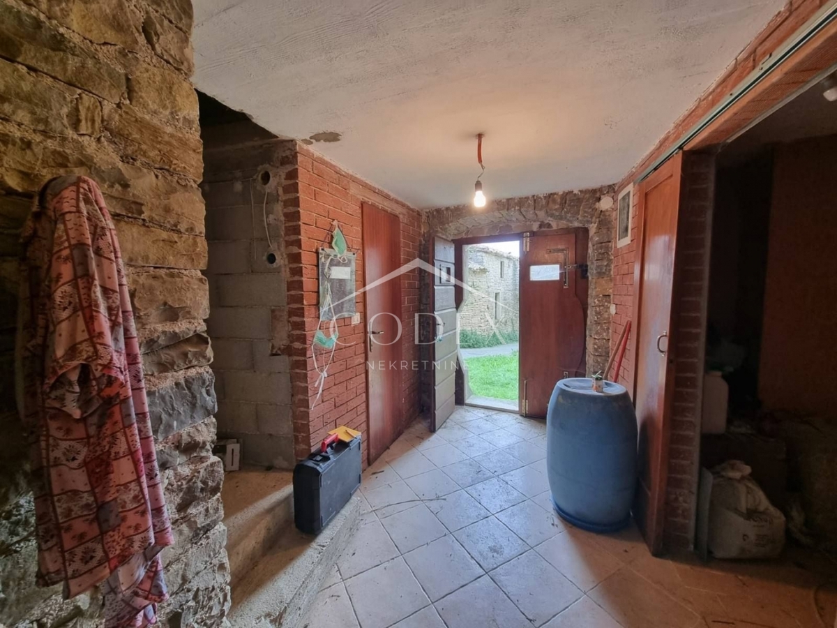 Cerovlja - prodaja hiše s pogledom na jezero