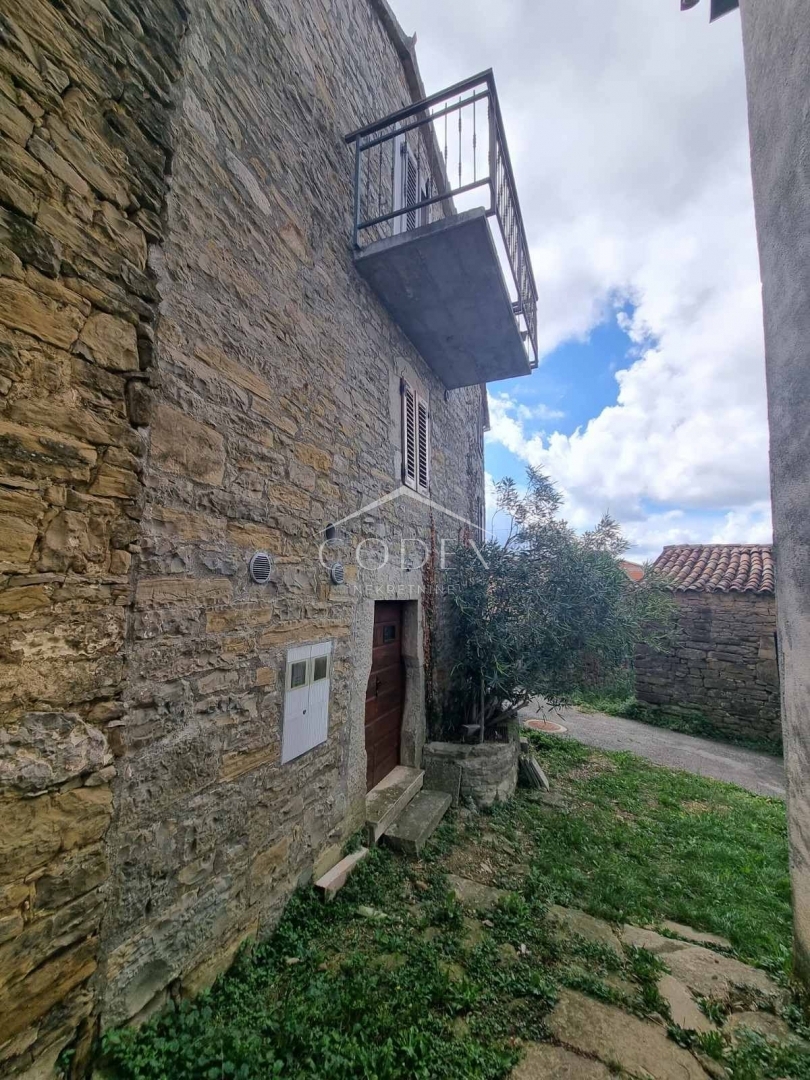 Cerovlja - prodaja hiše s pogledom na jezero