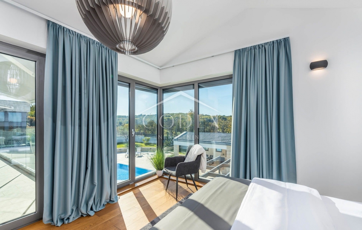 Karojba - luksuzna vila z bazenom, jacuzzijem in savno