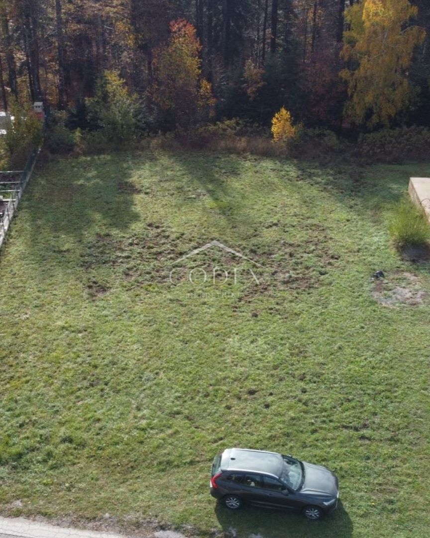 Fužine - zemljišče s projektom in gradbenim dovoljenjem