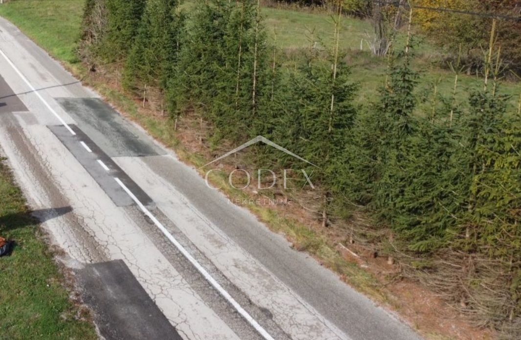 Fužine - zemljišče s projektom in gradbenim dovoljenjem