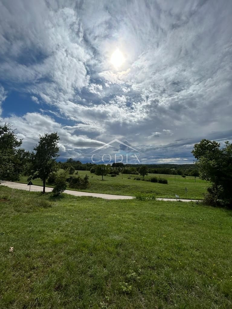 Grožnjan - prodaja atraktivnega gradbenega zemljišča