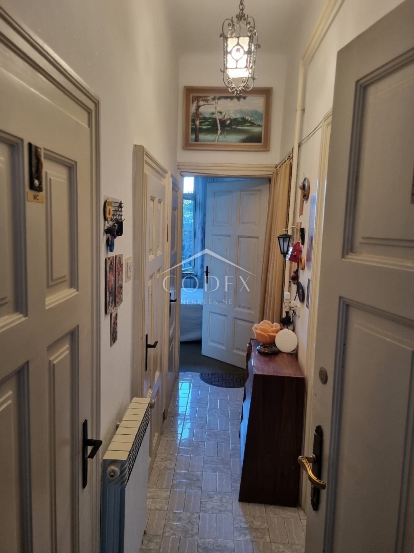 Opatija - prodamo stanovanje v centru z garažo
