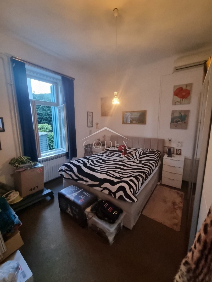 Opatija - prodamo stanovanje v centru z garažo