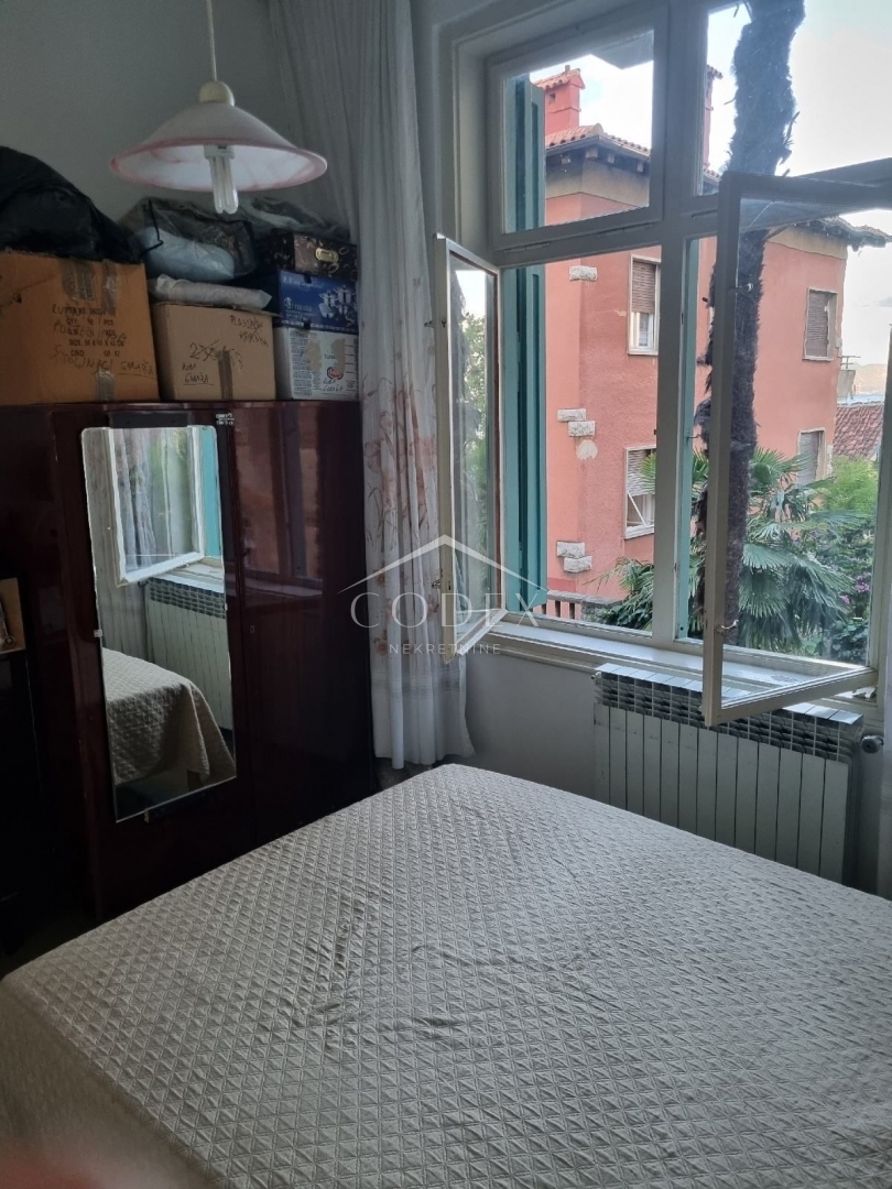 Opatija - prodamo stanovanje v centru z garažo