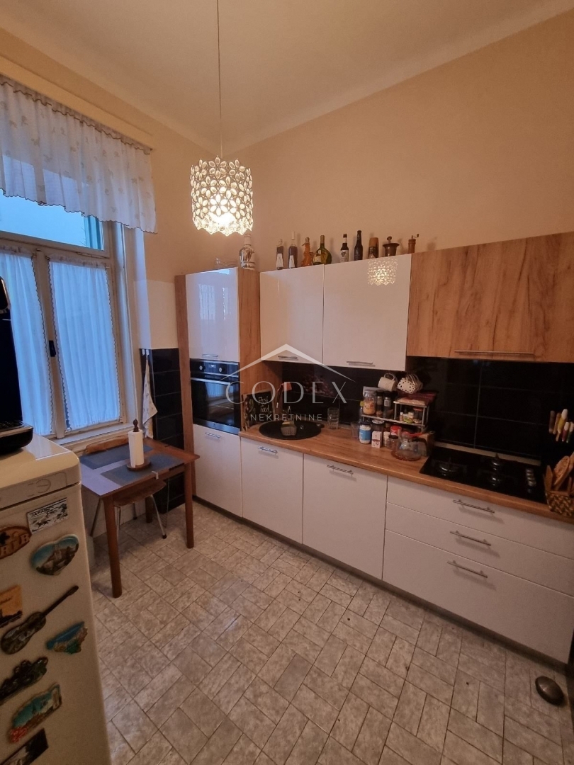 Opatija - prodamo stanovanje v centru z garažo