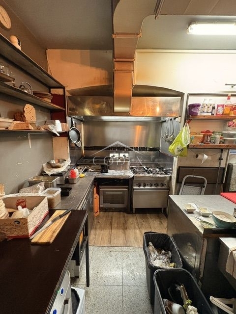 Poslovni prostor Stari Grad, Rijeka, 90m2