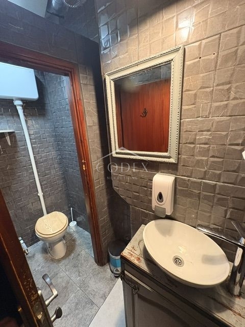Poslovni prostor Stari Grad, Rijeka, 90m2