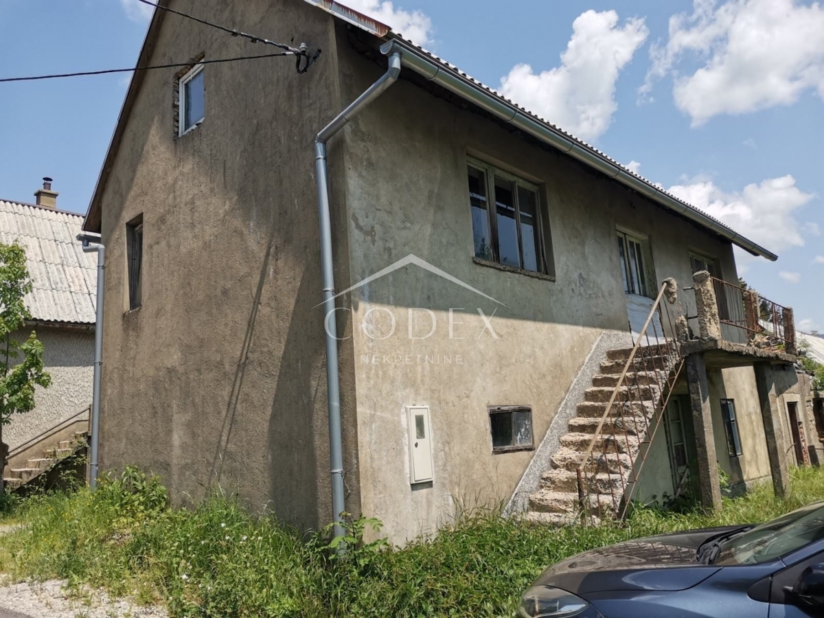 Lič - prodaja samostojne hiše v fazi obnove