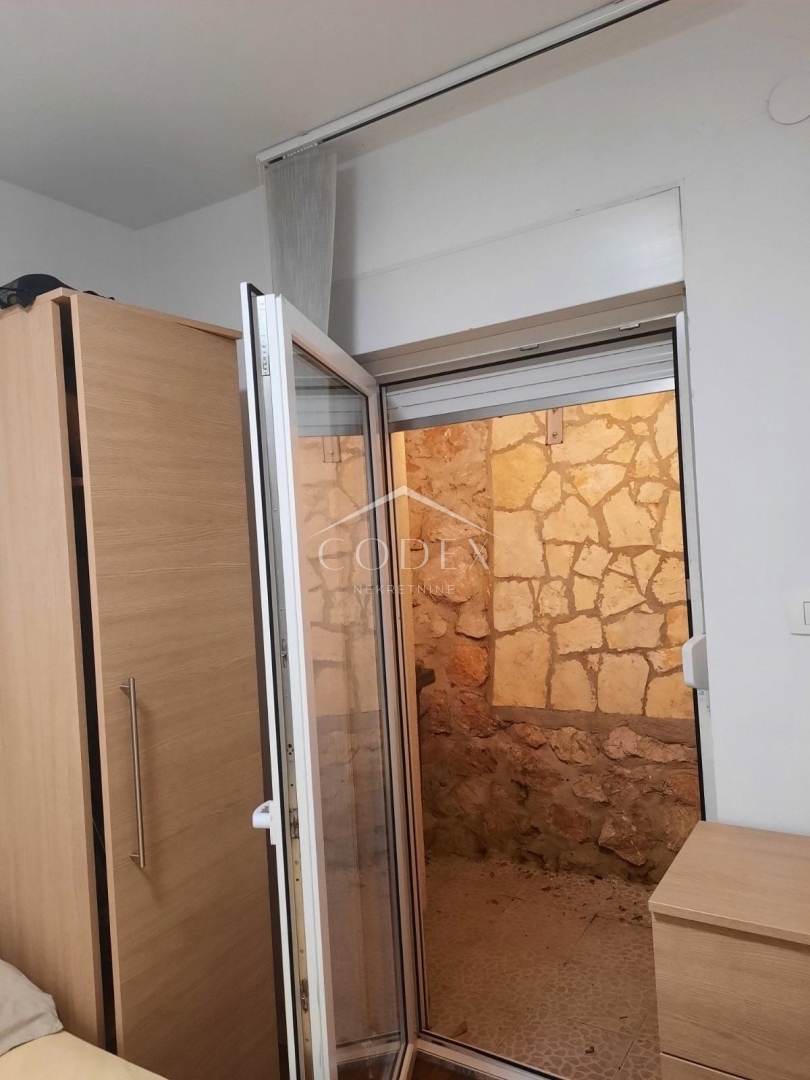 Novi Vinodolski - stan na prodajo s teraso in parkirnim mestom