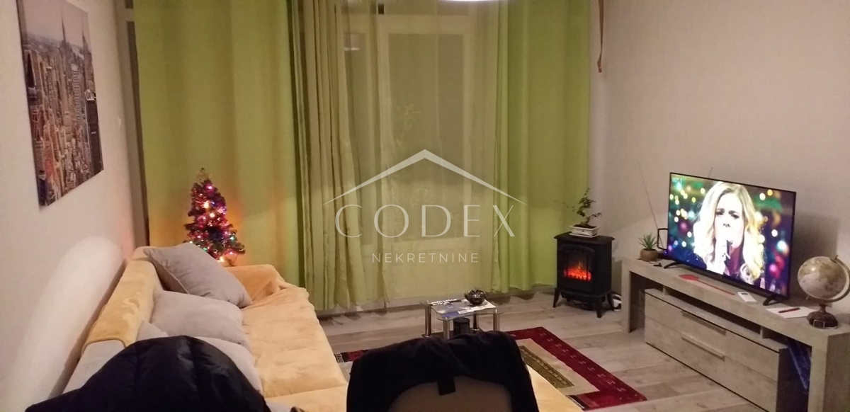  Senj - stanovanje za prodajo s balkonom in pogledom, 200 metrov od morja