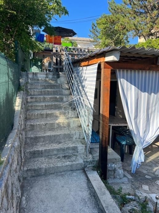 Selce - 3 apartmaji v pritličju z dvoriščem
