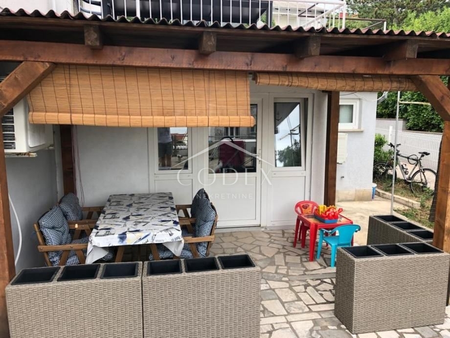 Selce - 3 apartmaji v pritličju z dvoriščem