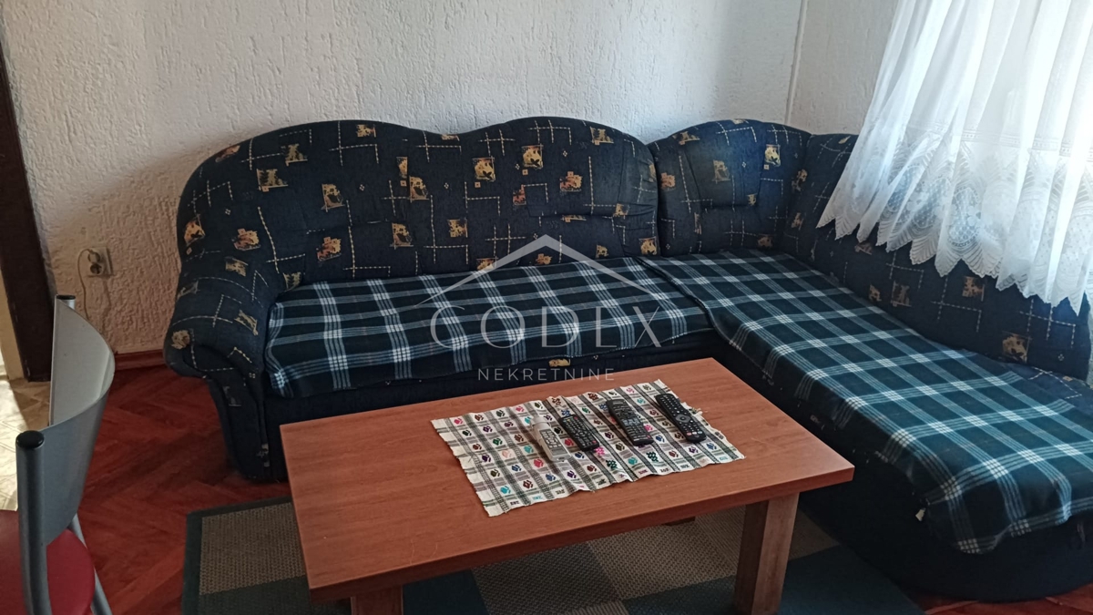 Crikvenica – stanovanje v samem središču, 100 m od morja