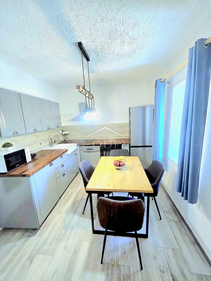 Grižane – prodaja primorske hiše z velikim dvoriščem